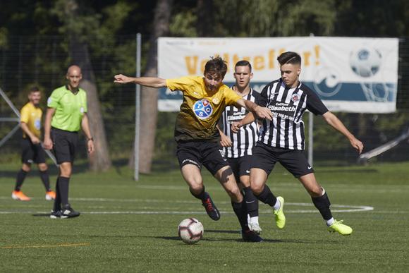 Umkämpftes Spiel gegen YF Juventus